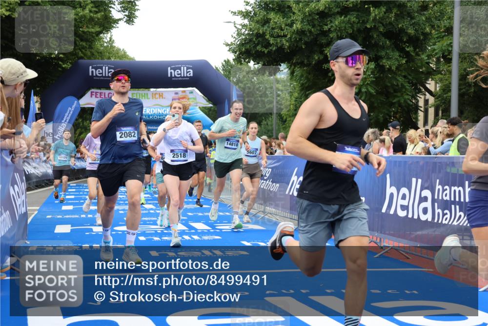 29.06.2025 - hella hamburg halbmarathon Strokosch-Dieckow http://msf.ph/oto/8499491 29.06.2025 10:53:43 Ziel 1422, 1502, 2058, 2082, 2518, 2630, 3819, 5399, 5607, 6260, 6762, 6877, 7177, 8285, 8335, 9922, 10529, 10549, 10891, 10895, 11588, 11589, 11604, 12632, 13865, 14026, 14702, 14818, 15061, 15441, 15502, 16092, 17482, 17740, 18143, 18249, 18487, 18514, 18666, 18715, 18759 meine-sportfotos.de