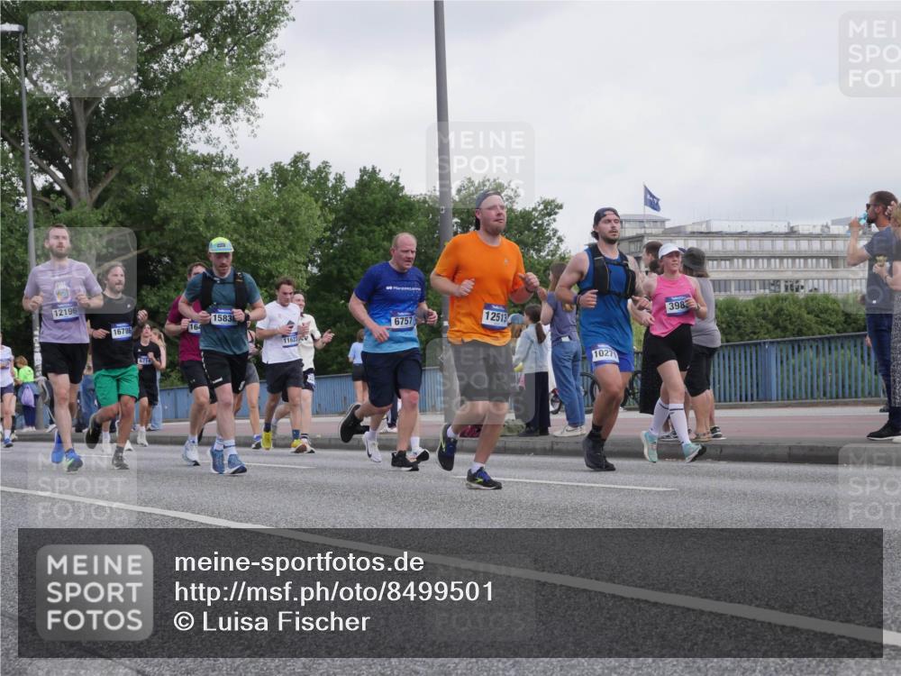 29.06.2025 - hella hamburg halbmarathon Luisa Fischer http://msf.ph/oto/8499501 29.06.2025 10:03:52 Kennedybrücke 12196, 15838, 16786, 164, 6757, 11623, 12513, 1027, 3983, 2354, 3983, 4708, 5870, 6147, 6714, 6757, 8255, 8478, 10271 meine-sportfotos.de