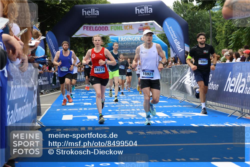 29.06.2025 - hella hamburg halbmarathon Strokosch-Dieckow http://msf.ph/oto/8499504 29.06.2025 10:43:21 Ziel 2653, 3109, 3124, 3146, 3928, 5436, 5506, 8664, 9931, 10099, 10237, 13348, 15921, 16314, 16720, 16997, 17391, 18274, 18942, 18987, 19009, 19051 meine-sportfotos.de