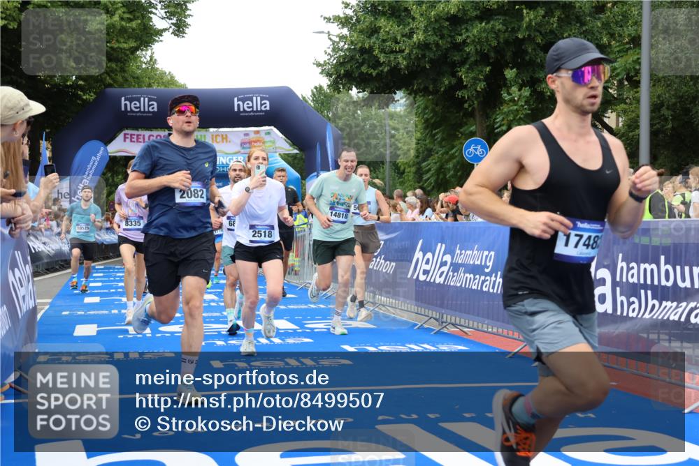 29.06.2025 - hella hamburg halbmarathon Strokosch-Dieckow http://msf.ph/oto/8499507 29.06.2025 10:53:44 Ziel 1422, 1706, 1870, 2058, 2082, 2518, 2630, 3819, 5399, 5607, 6260, 6877, 7177, 8285, 8335, 9922, 10529, 10891, 10895, 11588, 11589, 11604, 12413, 12632, 13865, 14026, 14702, 14818, 15061, 15441, 15502, 16092, 16538, 17482, 17740, 18143, 18249, 18418, 18487, 18514, 18715, 18759, 18915, 19177 meine-sportfotos.de
