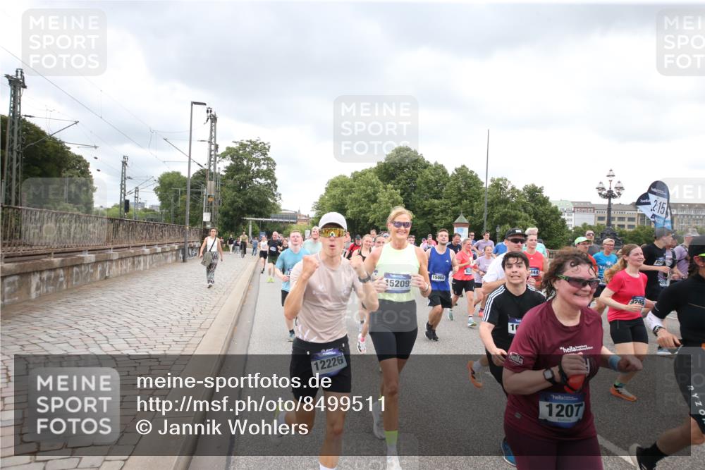 29.06.2025 - hella hamburg halbmarathon Jannik Wohlers http://msf.ph/oto/8499511 29.06.2025 10:56:42 Lombardsbrücke 1207, 2370, 2871, 3387, 3470, 3485, 3723, 3851, 4241, 4485, 4568, 4569, 4611, 4998, 5057, 5639, 6053, 6284, 6832, 6981, 7416, 7417, 7592, 7787, 7964, 8039, 8197, 8224, 8546, 8679, 9298, 9299, 9329, 9513, 9570, 9670, 10016, 10142, 10450, 10505, 10632, 11050, 11179, 11323, 11954, 12226, 12345, 12476, 12477, 12484, 12535, 12828, 12829, 12832, 12984, 13194, 13276, 13490, 13513, 13731, 13878, 13986, 14146, 14148, 14414, 15499, 15630 meine-sportfotos.de