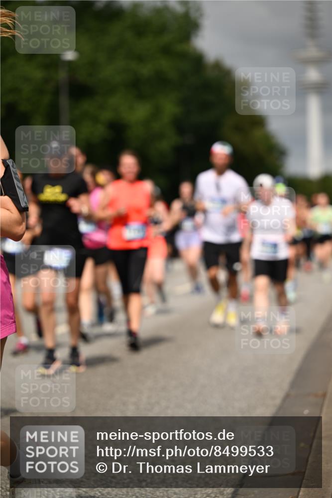 29.06.2025 - hella hamburg halbmarathon Dr. Thomas Lammeyer http://msf.ph/oto/8499533 29.06.2025 10:24:12 Kennedybrücke 1110, 1115, 1145, 2357, 3278, 3678, 4539, 4562, 4570, 4585, 4614, 4737, 4739, 5035, 5123, 5251, 5556, 5659, 5834, 5849, 5878, 6444, 6796, 6797, 6872, 6874, 7137, 7519, 7647, 7744, 7808, 7917, 8387, 9136, 9196, 9735, 10349, 10414, 10550, 10622, 11028, 11036, 11434 meine-sportfotos.de