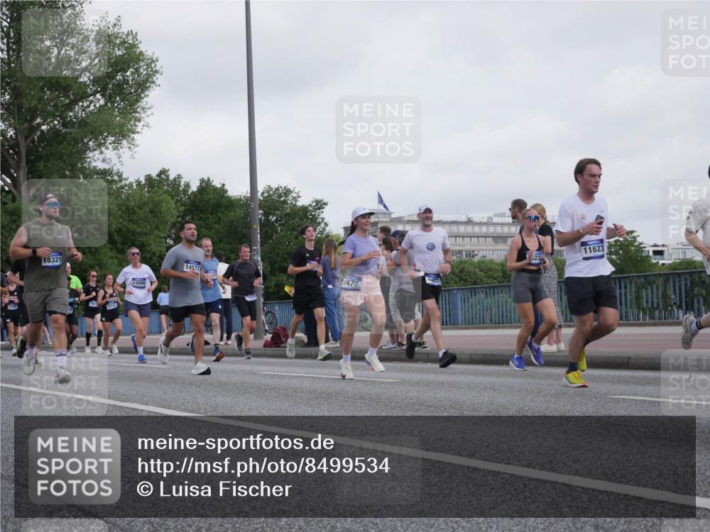 29.06.2025 - hella hamburg halbmarathon Luisa Fischer http://msf.ph/oto/8499534 29.06.2025 10:03:56 Kennedybrücke 18321, 6147, 13086, 422, 14577, 8478, 11623, 6232, 2354, 3740, 3983, 4238, 4708, 5870, 6147, 6487, 6531, 6714, 6757, 6835, 8255, 8478, 10271 meine-sportfotos.de