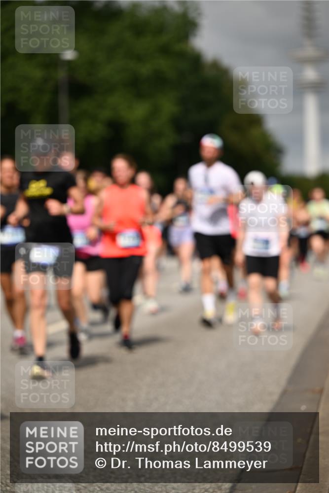 29.06.2025 - hella hamburg halbmarathon Dr. Thomas Lammeyer http://msf.ph/oto/8499539 29.06.2025 10:24:12 Kennedybrücke 1110, 1115, 1145, 2357, 3278, 3678, 4539, 4562, 4570, 4585, 4614, 4737, 4739, 5035, 5123, 5251, 5556, 5659, 5834, 5849, 5878, 6444, 6796, 6797, 6872, 6874, 7137, 7519, 7647, 7744, 7808, 7917, 8387, 9136, 9196, 9735, 10349, 10414, 10550, 10622, 11028, 11036, 11434 meine-sportfotos.de