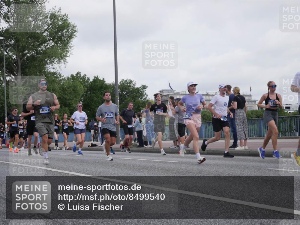 29.06.2025 - hella hamburg halbmarathon Luisa Fischer http://msf.ph/oto/8499540 29.06.2025 10:03:57 Kennedybrücke 18327, 134, 18321, 18919, 6147, 13086, 14577, 17523, 6714, 478, 152, 1387, 2354, 2363, 3740, 3983, 4238, 4708, 5870, 6147, 6487, 6531, 6714, 6757, 6835, 8255, 8478 meine-sportfotos.de