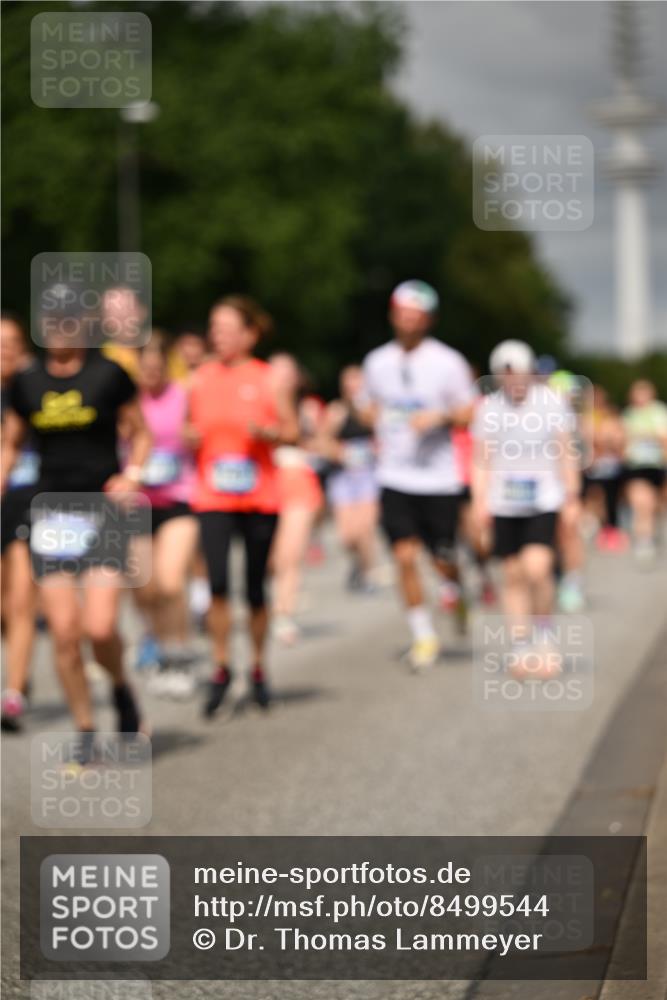 29.06.2025 - hella hamburg halbmarathon Dr. Thomas Lammeyer http://msf.ph/oto/8499544 29.06.2025 10:24:12 Kennedybrücke 1110, 1115, 1145, 2357, 3278, 3678, 4539, 4562, 4570, 4585, 4614, 4737, 4739, 5035, 5123, 5251, 5556, 5659, 5834, 5849, 5878, 6444, 6796, 6797, 6872, 6874, 7137, 7519, 7647, 7744, 7808, 7917, 8387, 9136, 9196, 9735, 10349, 10414, 10550, 10622, 11028, 11036, 11434 meine-sportfotos.de