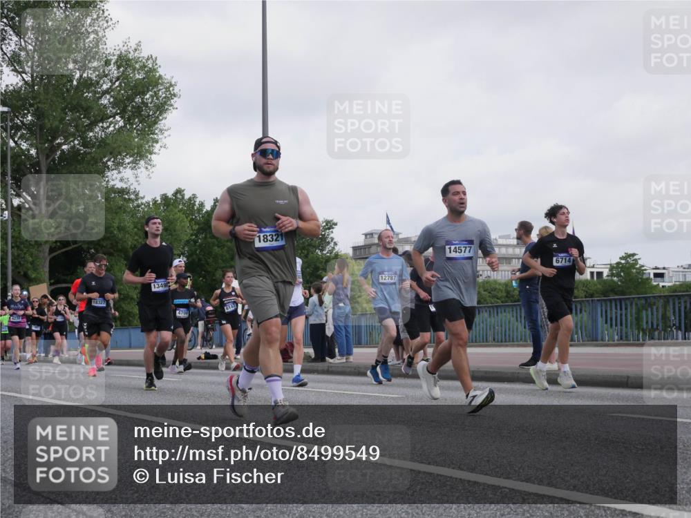 29.06.2025 - hella hamburg halbmarathon Luisa Fischer http://msf.ph/oto/8499549 29.06.2025 10:03:58 Kennedybrücke 4238, 18327, 13498, 4708, 6147, 247, 18321, 12787, 14577, 6714, 1387, 2354, 2363, 3740, 4238, 4249, 4708, 5870, 6147, 6487, 6531, 6714, 6757, 6835, 8255, 8478 meine-sportfotos.de