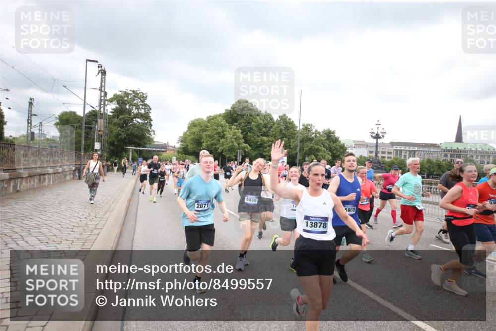 29.06.2025 - hella hamburg halbmarathon Jannik Wohlers http://msf.ph/oto/8499557 29.06.2025 10:56:44 Lombardsbrücke 1207, 2370, 2871, 3195, 3470, 3485, 3723, 3851, 4086, 4106, 4241, 4485, 4568, 4569, 4611, 4998, 5057, 5316, 5639, 6053, 6284, 6832, 6981, 7416, 7417, 7592, 7787, 7964, 8039, 8197, 8224, 8546, 8679, 8851, 9110, 9298, 9299, 9329, 9513, 9570, 9670, 10016, 10142, 10450, 10505, 11050, 11179, 11323, 11954, 12226, 12476, 12477, 12484, 12535, 12698, 12828, 12829, 12832, 12984, 13194, 13224, 13276, 13490, 13513, 13731, 13878, 13986, 14146, 14148, 14414, 15499 meine-sportfotos.de
