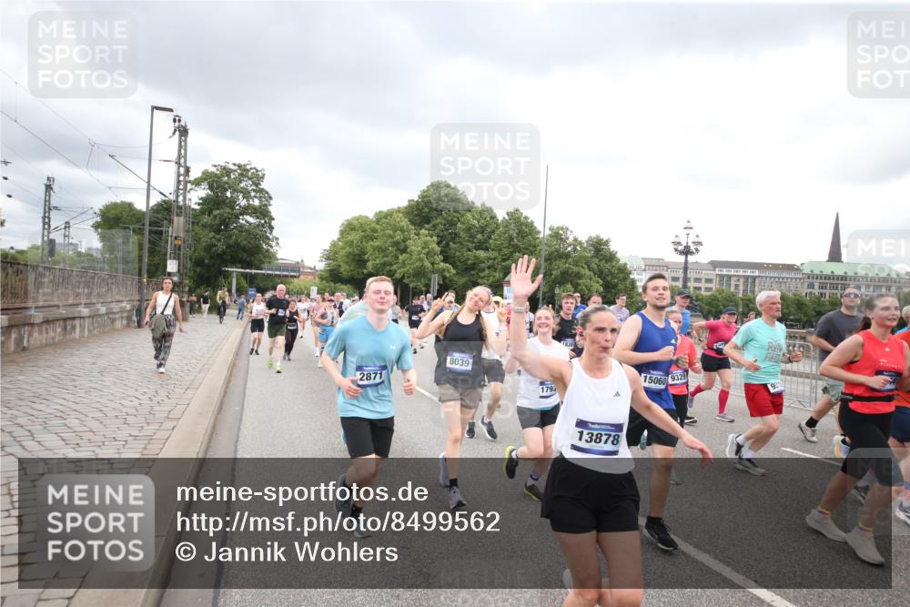 29.06.2025 - hella hamburg halbmarathon Jannik Wohlers http://msf.ph/oto/8499562 29.06.2025 10:56:44 Lombardsbrücke 1207, 2370, 2871, 3195, 3470, 3485, 3723, 3851, 4086, 4106, 4241, 4485, 4568, 4569, 4611, 4998, 5057, 5316, 5639, 6053, 6284, 6832, 6981, 7416, 7417, 7592, 7787, 7964, 8039, 8197, 8224, 8546, 8679, 8851, 9110, 9298, 9299, 9329, 9513, 9570, 9670, 10016, 10142, 10450, 10505, 11050, 11179, 11323, 11954, 12226, 12476, 12477, 12484, 12535, 12698, 12828, 12829, 12832, 12984, 13194, 13224, 13276, 13490, 13513, 13731, 13878, 13986, 14146, 14148, 14414, 15499 meine-sportfotos.de