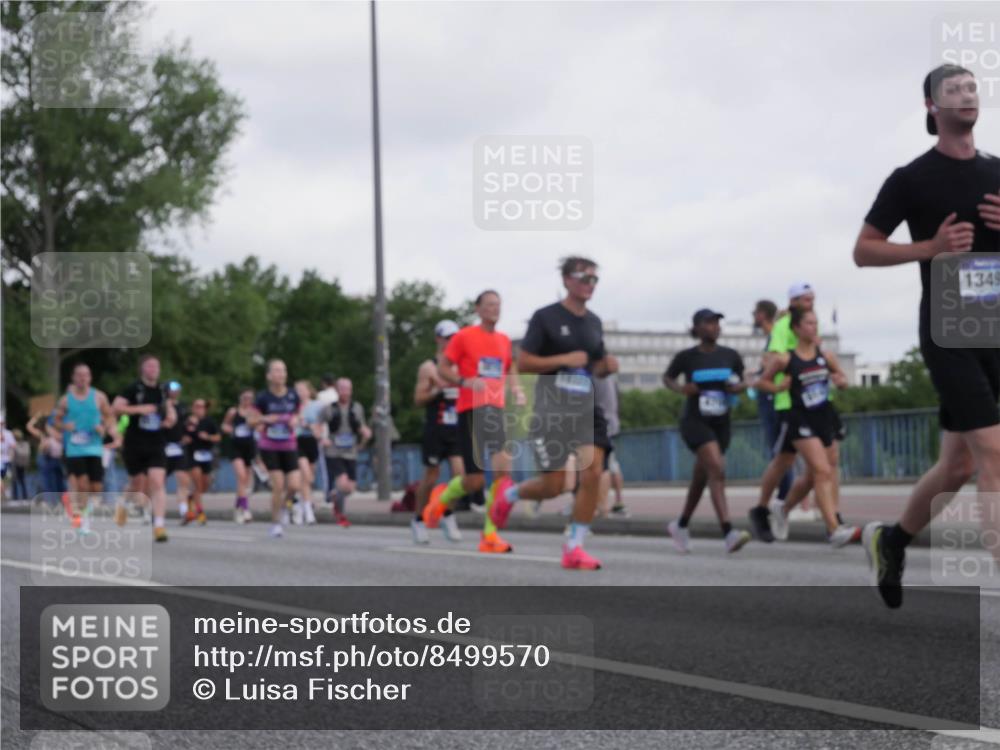29.06.2025 - hella hamburg halbmarathon Luisa Fischer http://msf.ph/oto/8499570 29.06.2025 10:04:01 Kennedybrücke 1612, 1349, 1387, 2354, 2363, 3625, 3740, 4238, 4249, 4708, 5870, 6147, 6487, 6531, 6714, 6835, 7757, 8478, 8923, 10705 meine-sportfotos.de