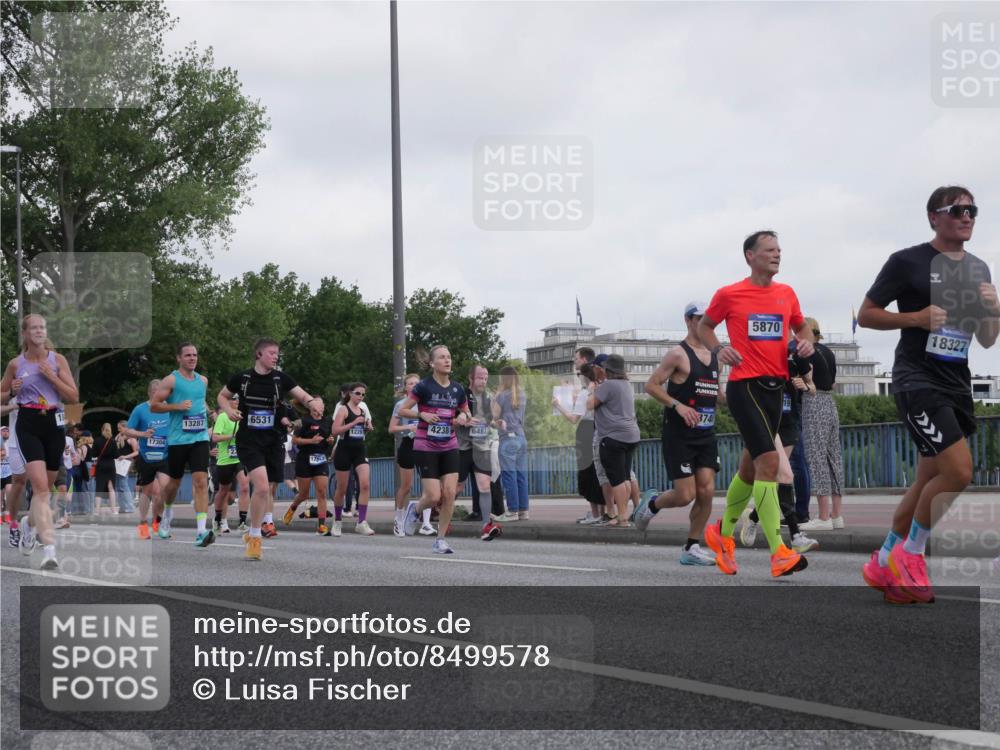 29.06.2025 - hella hamburg halbmarathon Luisa Fischer http://msf.ph/oto/8499578 29.06.2025 10:04:02 Kennedybrücke 13287, 6531, 17304, 1783, 374, 12261, 4238, 6487, 5870, 18327, 1387, 2354, 2363, 3625, 3740, 4238, 4249, 4708, 5870, 6147, 6487, 6531, 6714, 6835, 7757, 7761, 8923, 10705 meine-sportfotos.de