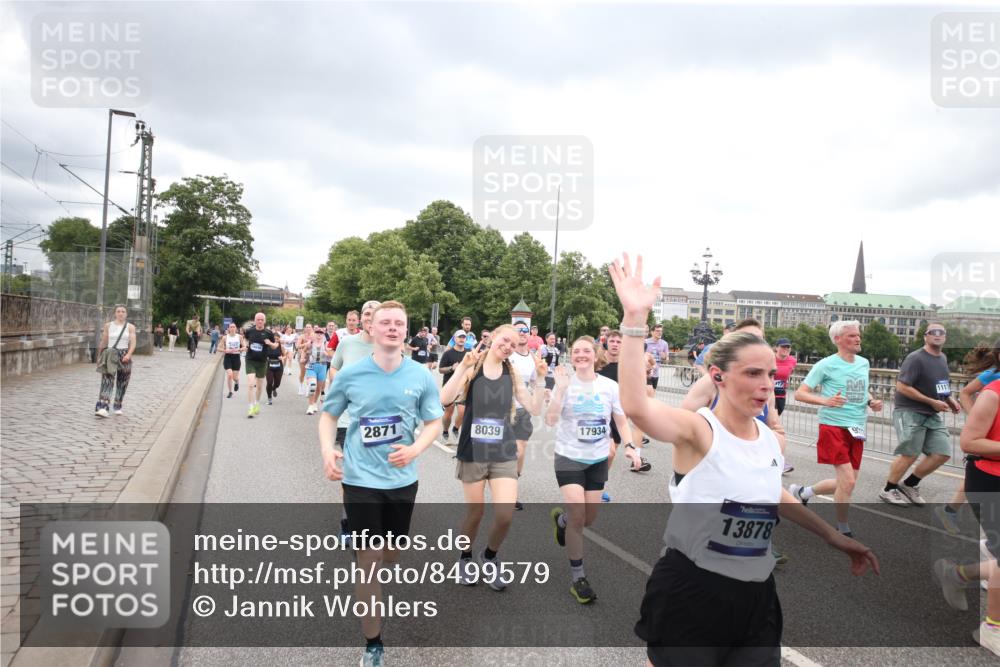 29.06.2025 - hella hamburg halbmarathon Jannik Wohlers http://msf.ph/oto/8499579 29.06.2025 10:56:44 Lombardsbrücke 1207, 2370, 2871, 3195, 3470, 3485, 3723, 3851, 4086, 4106, 4241, 4485, 4568, 4569, 4611, 4998, 5057, 5316, 5639, 6053, 6284, 6832, 6981, 7416, 7417, 7592, 7787, 7964, 8039, 8197, 8224, 8546, 8679, 8851, 9110, 9298, 9299, 9329, 9513, 9570, 9670, 10016, 10142, 10450, 10505, 11050, 11179, 11323, 11954, 12226, 12476, 12477, 12484, 12535, 12698, 12828, 12829, 12832, 12984, 13194, 13224, 13276, 13490, 13513, 13731, 13878, 13986, 14146, 14148, 14414, 15499 meine-sportfotos.de