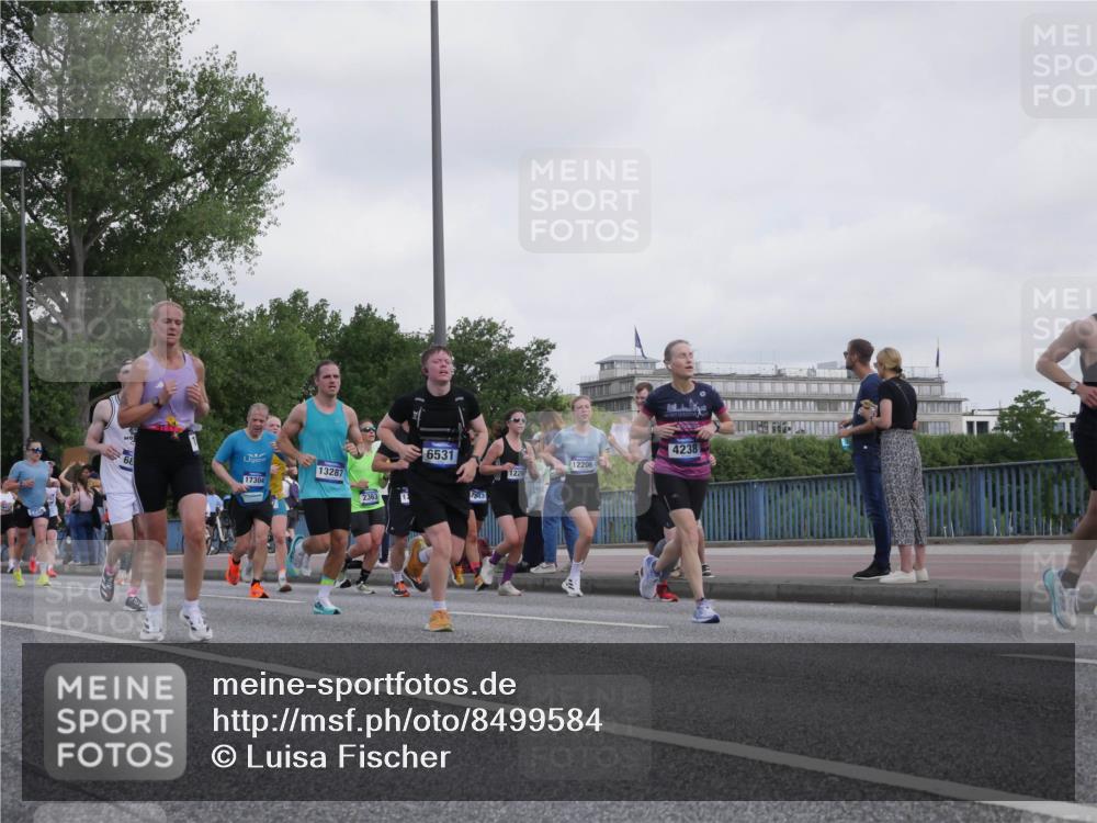 29.06.2025 - hella hamburg halbmarathon Luisa Fischer http://msf.ph/oto/8499584 29.06.2025 10:04:03 Kennedybrücke 17304, 13287, 2363, 6531, 753, 54, 3, 1226, 12206, 4238, 1387, 2354, 2363, 3625, 3740, 4238, 4249, 4708, 5870, 6147, 6487, 6531, 6591, 6835, 7757, 7759, 7761, 8923, 10705 meine-sportfotos.de