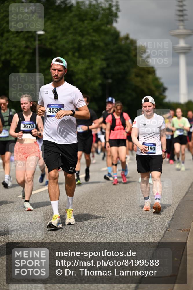 29.06.2025 - hella hamburg halbmarathon Dr. Thomas Lammeyer http://msf.ph/oto/8499588 29.06.2025 10:24:14 Kennedybrücke 1110, 1115, 1145, 2357, 3278, 3678, 4539, 4585, 4614, 4737, 4739, 5035, 5123, 5251, 5556, 5659, 5834, 5849, 5878, 6444, 6796, 6797, 6872, 6874, 7137, 7519, 7647, 7739, 7744, 7808, 7917, 8387, 8462, 9136, 9196, 9735, 10414, 10550, 10622, 11028, 11036, 11434 meine-sportfotos.de