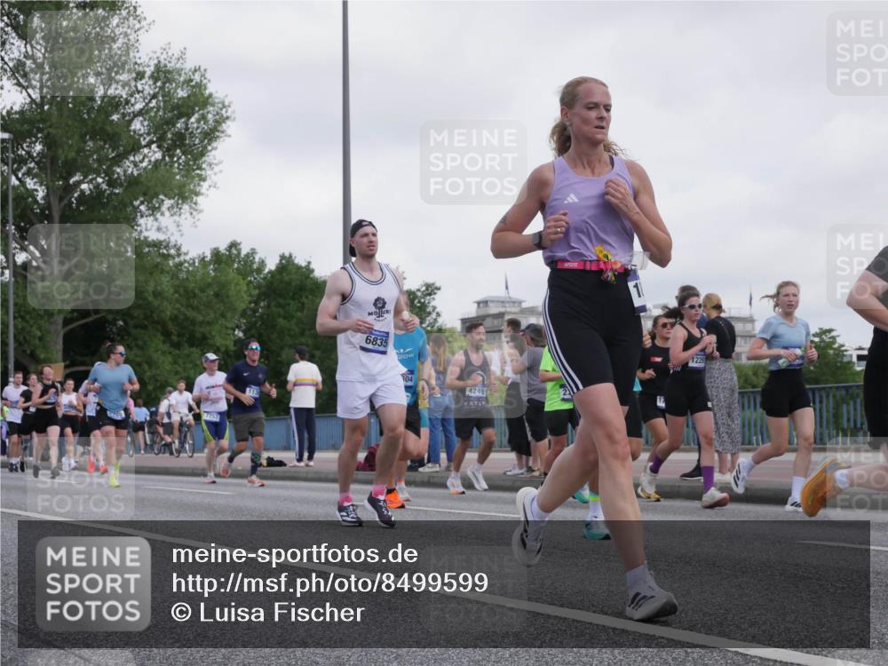 29.06.2025 - hella hamburg halbmarathon Luisa Fischer http://msf.ph/oto/8499599 29.06.2025 10:04:05 Kennedybrücke 7757, 113, 6835, 04, 4249, 1226, 1387, 1420, 1726, 2354, 2363, 3625, 3740, 4238, 4249, 4708, 6147, 6487, 6531, 6591, 6835, 7757, 7759, 7761, 8326, 8691, 8923, 10705 meine-sportfotos.de