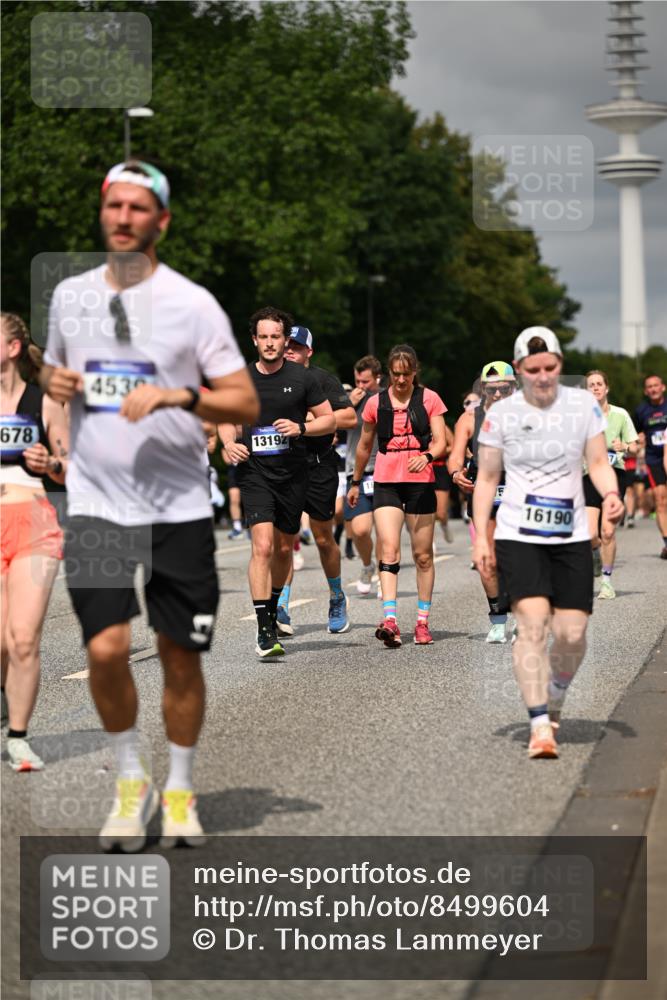 29.06.2025 - hella hamburg halbmarathon Dr. Thomas Lammeyer http://msf.ph/oto/8499604 29.06.2025 10:24:15 Kennedybrücke 1110, 1115, 1145, 2357, 3278, 3678, 4539, 4585, 4614, 4737, 4739, 5035, 5123, 5251, 5556, 5659, 5834, 5849, 5878, 6444, 6796, 6797, 6872, 6874, 7137, 7519, 7647, 7739, 7744, 7808, 7917, 8387, 8462, 9136, 9196, 9735, 10414, 10550, 10622, 11028, 11036, 11434 meine-sportfotos.de
