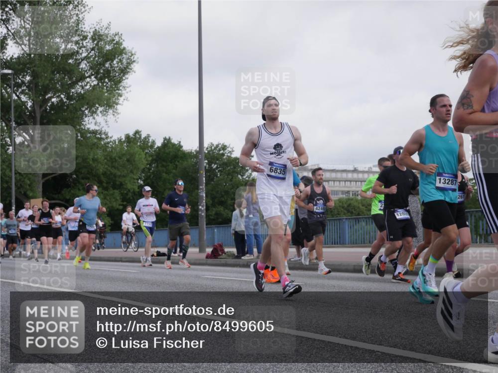 29.06.2025 - hella hamburg halbmarathon Luisa Fischer http://msf.ph/oto/8499605 29.06.2025 10:04:05 Kennedybrücke 7757, 6835, 4249, 12809, 13287, 261, 1387, 1420, 1726, 2354, 2363, 3625, 3740, 4238, 4249, 4708, 6147, 6487, 6531, 6591, 6835, 7757, 7759, 7761, 8326, 8691, 8923, 10705 meine-sportfotos.de