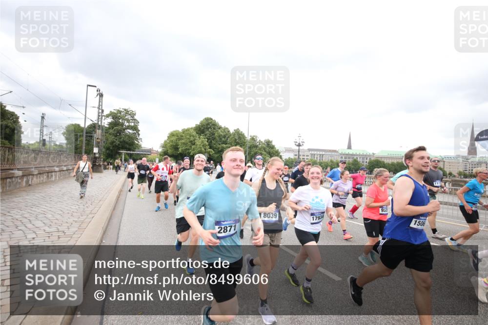 29.06.2025 - hella hamburg halbmarathon Jannik Wohlers http://msf.ph/oto/8499606 29.06.2025 10:56:45 Lombardsbrücke 1207, 2370, 2871, 3195, 3470, 3485, 3723, 3851, 4086, 4106, 4241, 4485, 4568, 4569, 4611, 4998, 5057, 5316, 5639, 6053, 6284, 6832, 6981, 7416, 7417, 7592, 7787, 7964, 8039, 8224, 8546, 8679, 8851, 8853, 9110, 9298, 9299, 9329, 9513, 9570, 9670, 10016, 10142, 10505, 11050, 11179, 11323, 11954, 12226, 12476, 12477, 12484, 12535, 12698, 12828, 12829, 12832, 12984, 13048, 13194, 13224, 13276, 13490, 13513, 13731, 13878, 13986, 14146, 14148, 14414, 15499 meine-sportfotos.de