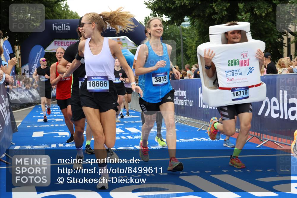 29.06.2025 - hella hamburg halbmarathon Strokosch-Dieckow http://msf.ph/oto/8499611 29.06.2025 10:53:38 Ziel 1030, 1098, 1502, 1783, 2058, 2082, 2518, 2630, 3399, 3819, 5399, 6628, 6762, 6877, 8285, 8335, 10549, 10895, 11588, 11589, 11604, 12632, 13865, 14702, 14818, 15061, 15113, 15441, 15497, 15856, 16092, 17482, 18143, 18450, 18514, 18612, 18666, 18715 meine-sportfotos.de