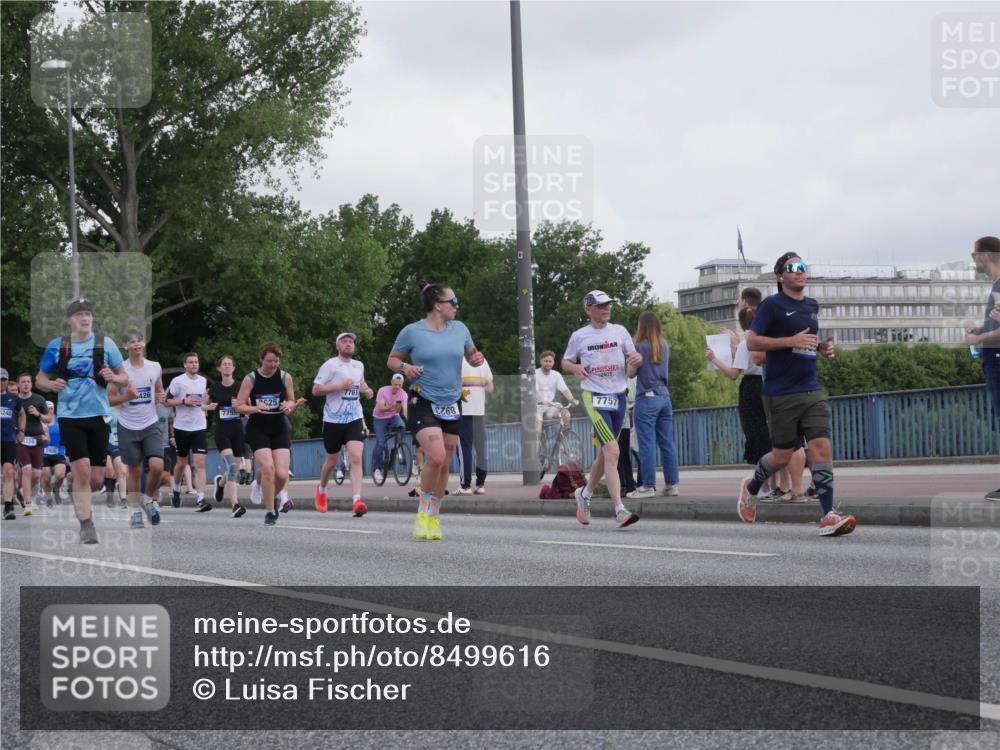 29.06.2025 - hella hamburg halbmarathon Luisa Fischer http://msf.ph/oto/8499616 29.06.2025 10:04:07 Kennedybrücke 5240, 326, 2006, 426, 625, 7755, 768, 7757, 1387, 1420, 1726, 2006, 2363, 3625, 4068, 4249, 6487, 6531, 6591, 6835, 7757, 7759, 7761, 8326, 8691, 8923, 9124, 10383, 10705 meine-sportfotos.de