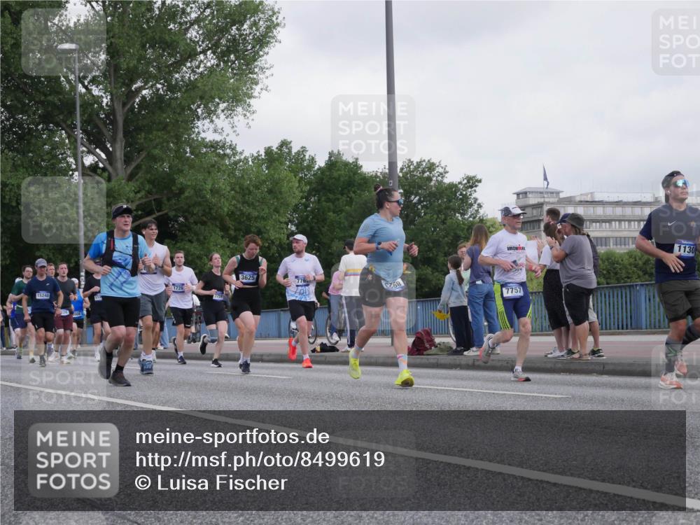 29.06.2025 - hella hamburg halbmarathon Luisa Fischer http://msf.ph/oto/8499619 29.06.2025 10:04:07 Kennedybrücke 15240, 1130, 3625, 776, 1726, 768, 7759, 7757, 1387, 1420, 1726, 2006, 2363, 3625, 4068, 4249, 6487, 6531, 6591, 6835, 7757, 7759, 7761, 8326, 8691, 8923, 9124, 10383, 10705 meine-sportfotos.de