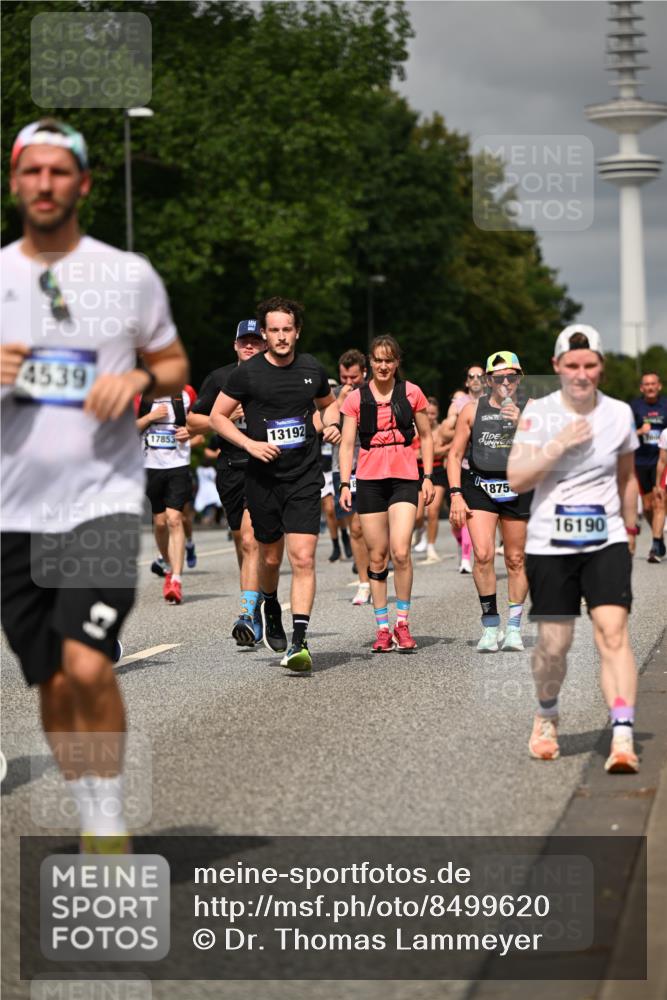 29.06.2025 - hella hamburg halbmarathon Dr. Thomas Lammeyer http://msf.ph/oto/8499620 29.06.2025 10:24:15 Kennedybrücke 1110, 1115, 1145, 2357, 3278, 3678, 4539, 4585, 4614, 4737, 4739, 5035, 5123, 5251, 5556, 5659, 5834, 5849, 5878, 6444, 6796, 6797, 6872, 6874, 7137, 7519, 7647, 7739, 7744, 7808, 7917, 8387, 8462, 9136, 9196, 9735, 10414, 10550, 10622, 11028, 11036, 11434 meine-sportfotos.de
