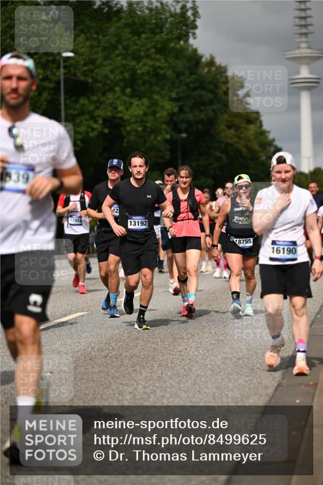 29.06.2025 - hella hamburg halbmarathon Dr. Thomas Lammeyer http://msf.ph/oto/8499625 29.06.2025 10:24:15 Kennedybrücke 1110, 1115, 1145, 2357, 3278, 3678, 4539, 4585, 4614, 4737, 4739, 5035, 5123, 5251, 5556, 5659, 5834, 5849, 5878, 6444, 6796, 6797, 6872, 6874, 7137, 7519, 7647, 7739, 7744, 7808, 7917, 8387, 8462, 9136, 9196, 9735, 10414, 10550, 10622, 11028, 11036, 11434 meine-sportfotos.de