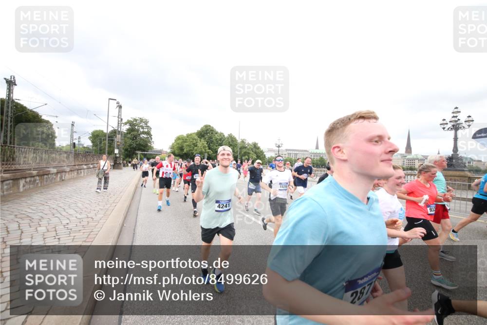 29.06.2025 - hella hamburg halbmarathon Jannik Wohlers http://msf.ph/oto/8499626 29.06.2025 10:56:45 Lombardsbrücke 1207, 2370, 2871, 3195, 3470, 3485, 3723, 3851, 4086, 4106, 4241, 4485, 4568, 4569, 4611, 4998, 5057, 5316, 5639, 6053, 6284, 6832, 6981, 7416, 7417, 7592, 7787, 7964, 8039, 8224, 8546, 8679, 8851, 8853, 9110, 9298, 9299, 9329, 9513, 9570, 9670, 10016, 10142, 10505, 11050, 11179, 11323, 11954, 12226, 12476, 12477, 12484, 12535, 12698, 12828, 12829, 12832, 12984, 13048, 13194, 13224, 13276, 13490, 13513, 13731, 13878, 13986, 14146, 14148, 14414, 15499 meine-sportfotos.de