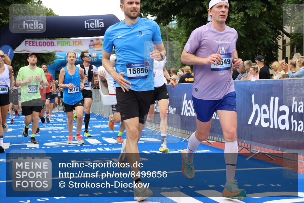 29.06.2025 - hella hamburg halbmarathon Strokosch-Dieckow http://msf.ph/oto/8499656 29.06.2025 10:53:36 Ziel 1030, 1061, 1098, 1499, 1502, 1783, 2058, 2070, 2082, 2518, 2630, 3399, 3819, 5399, 5866, 6628, 6762, 10549, 10895, 11588, 11589, 11604, 12632, 13865, 14702, 14818, 15061, 15113, 15441, 15497, 15856, 16092, 17482, 17710, 18143, 18450, 18514, 18612, 18666, 18715 meine-sportfotos.de