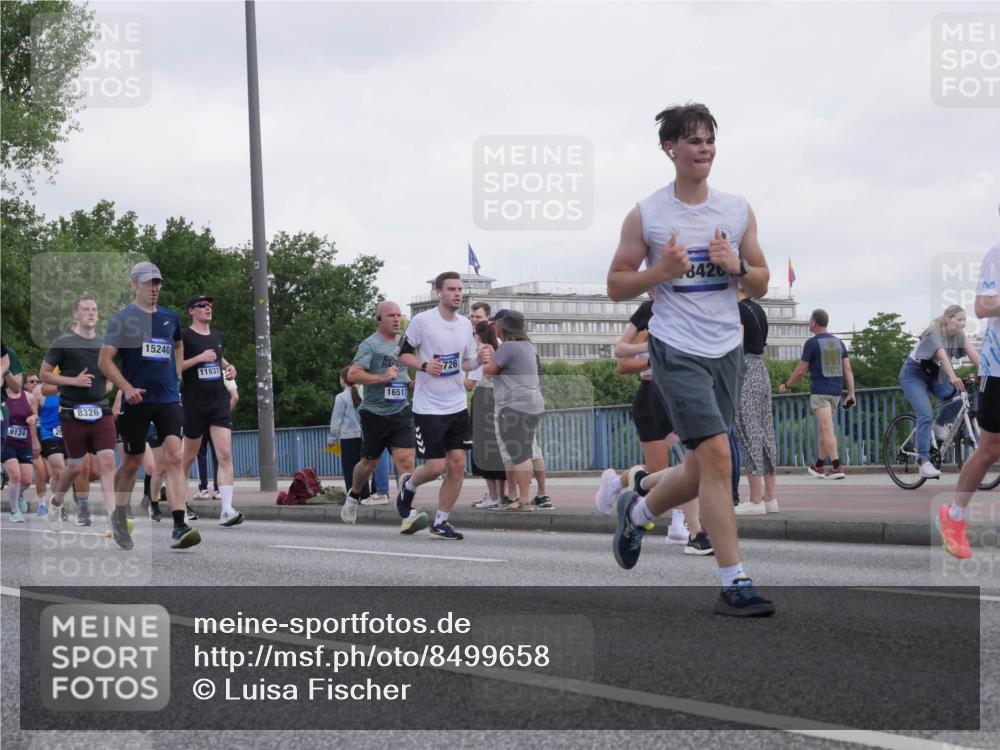 29.06.2025 - hella hamburg halbmarathon Luisa Fischer http://msf.ph/oto/8499658 29.06.2025 10:04:11 Kennedybrücke 9124, 8326, 15240, 11937, 16517, 726, 3777, 8426, 1420, 1726, 2006, 2936, 3625, 4068, 4249, 6591, 6924, 7757, 7759, 7761, 8326, 8691, 8923, 9124, 9932, 10383, 10705 meine-sportfotos.de