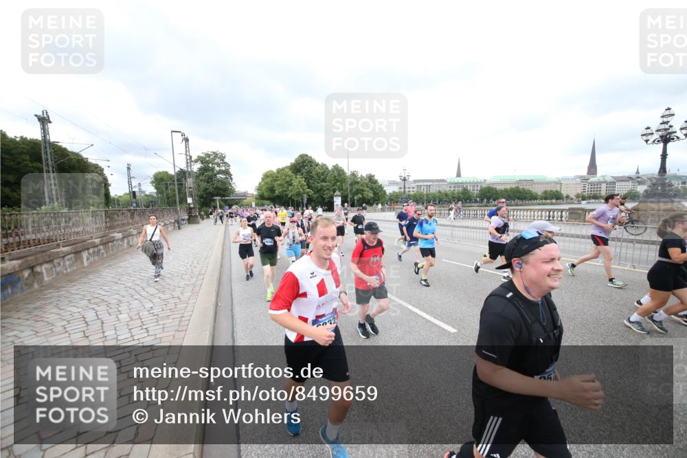 29.06.2025 - hella hamburg halbmarathon Jannik Wohlers http://msf.ph/oto/8499659 29.06.2025 10:56:47 Lombardsbrücke 2041, 2370, 2871, 3195, 3470, 3485, 3723, 3851, 4086, 4106, 4241, 4485, 4568, 4569, 4611, 4998, 5057, 5316, 5639, 6053, 6832, 6981, 7592, 7787, 7964, 8039, 8224, 8546, 8552, 8679, 8851, 8853, 9110, 9298, 9299, 9329, 9430, 9513, 9570, 9670, 10142, 10505, 10913, 10914, 11050, 11179, 11323, 11954, 12226, 12476, 12477, 12484, 12535, 12698, 12829, 12832, 12984, 13048, 13194, 13224, 13438, 13490, 13513, 13731, 13878, 13986, 14146, 14148, 14366, 14414, 14862, 15499 meine-sportfotos.de