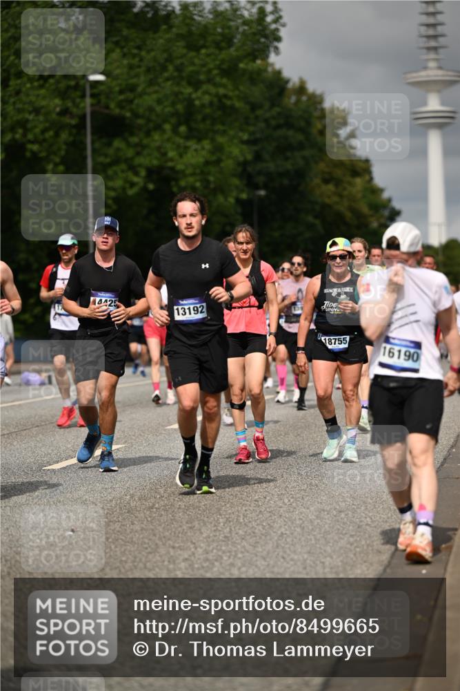29.06.2025 - hella hamburg halbmarathon Dr. Thomas Lammeyer http://msf.ph/oto/8499665 29.06.2025 10:24:16 Kennedybrücke 1110, 1115, 1145, 2357, 3278, 3678, 4539, 4585, 4614, 4737, 4739, 5123, 5251, 5556, 5659, 5834, 5849, 5878, 6444, 6796, 6797, 6872, 6874, 7137, 7519, 7647, 7739, 7744, 7808, 7917, 8387, 8462, 9136, 9196, 9735, 10414, 10550, 10622, 11028, 11036, 11434 meine-sportfotos.de