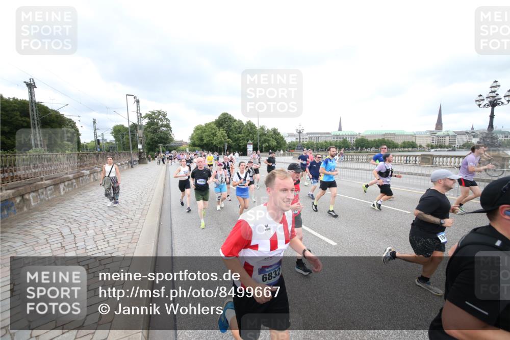 29.06.2025 - hella hamburg halbmarathon Jannik Wohlers http://msf.ph/oto/8499667 29.06.2025 10:56:47 Lombardsbrücke 2041, 2370, 2871, 3195, 3470, 3485, 3723, 3851, 4086, 4106, 4241, 4485, 4568, 4569, 4611, 4998, 5057, 5316, 5639, 6053, 6832, 6981, 7592, 7787, 7964, 8039, 8224, 8546, 8552, 8679, 8851, 8853, 9110, 9298, 9299, 9329, 9430, 9513, 9570, 9670, 10142, 10505, 10913, 10914, 11050, 11179, 11323, 11954, 12226, 12476, 12477, 12484, 12535, 12698, 12829, 12832, 12984, 13048, 13194, 13224, 13438, 13490, 13513, 13731, 13878, 13986, 14146, 14148, 14366, 14414, 14862, 15499 meine-sportfotos.de