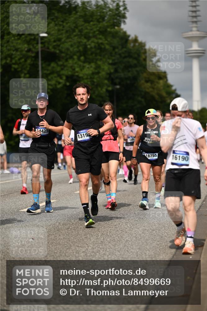 29.06.2025 - hella hamburg halbmarathon Dr. Thomas Lammeyer http://msf.ph/oto/8499669 29.06.2025 10:24:16 Kennedybrücke 1110, 1115, 1145, 2357, 3278, 3678, 4539, 4585, 4614, 4737, 4739, 5123, 5251, 5556, 5659, 5834, 5849, 5878, 6444, 6796, 6797, 6872, 6874, 7137, 7519, 7647, 7739, 7744, 7808, 7917, 8387, 8462, 9136, 9196, 9735, 10414, 10550, 10622, 11028, 11036, 11434 meine-sportfotos.de