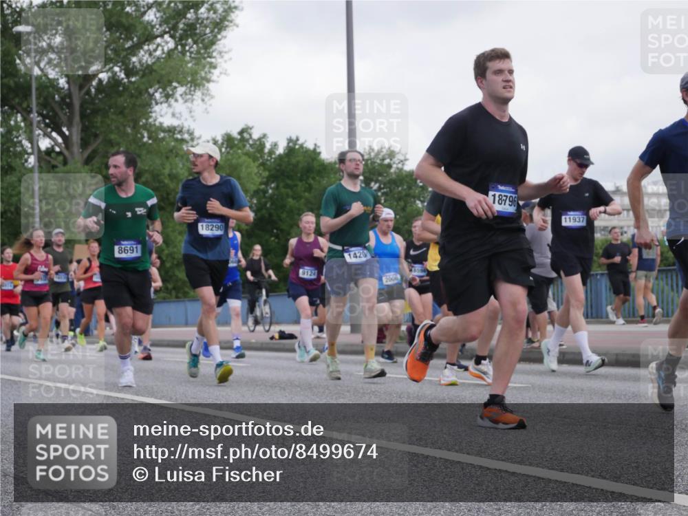 29.06.2025 - hella hamburg halbmarathon Luisa Fischer http://msf.ph/oto/8499674 29.06.2025 10:04:13 Kennedybrücke 8691, 18290, 9124, 1420, 2006, 18796, 11937, 1420, 1726, 2006, 2936, 3625, 4068, 4319, 6591, 6924, 7759, 7761, 8046, 8326, 8691, 9124, 9932, 10383, 10705 meine-sportfotos.de