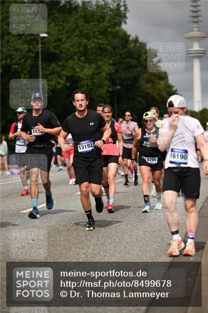29.06.2025 - hella hamburg halbmarathon Dr. Thomas Lammeyer http://msf.ph/oto/8499678 29.06.2025 10:24:16 Kennedybrücke 1110, 1115, 1145, 2357, 3278, 3678, 4539, 4585, 4614, 4737, 4739, 5123, 5251, 5556, 5659, 5834, 5849, 5878, 6444, 6796, 6797, 6872, 6874, 7137, 7519, 7647, 7739, 7744, 7808, 7917, 8387, 8462, 9136, 9196, 9735, 10414, 10550, 10622, 11028, 11036, 11434 meine-sportfotos.de