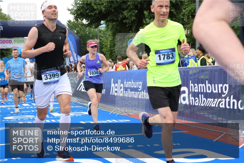 29.06.2025 - hella hamburg halbmarathon Strokosch-Dieckow http://msf.ph/oto/8499686 29.06.2025 10:53:34 Ziel 1030, 1061, 1098, 1499, 1502, 1783, 2058, 2070, 2630, 3399, 3819, 5399, 5866, 6628, 6762, 10549, 10895, 11068, 11588, 11589, 11604, 12632, 12909, 13865, 13912, 15061, 15113, 15441, 15497, 15856, 16092, 17482, 17710, 18143, 18450, 18612, 18666, 18715 meine-sportfotos.de