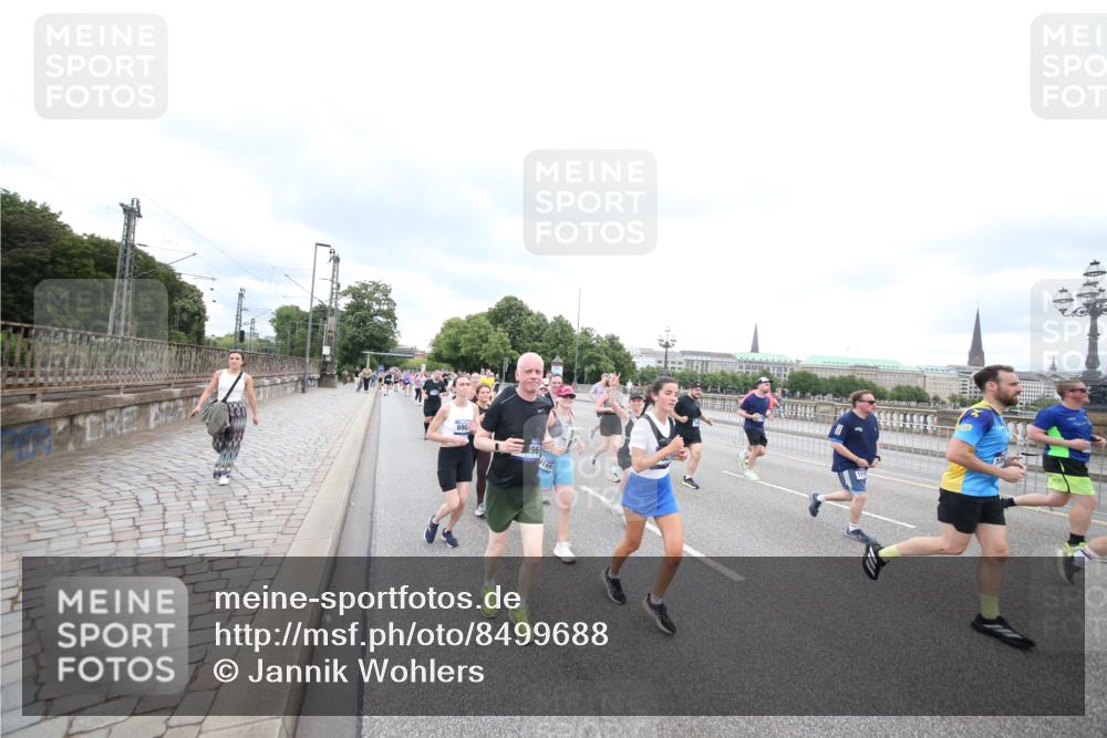 29.06.2025 - hella hamburg halbmarathon Jannik Wohlers http://msf.ph/oto/8499688 29.06.2025 10:56:48 Lombardsbrücke 2041, 2370, 2871, 3195, 3470, 3485, 3723, 3851, 4086, 4106, 4241, 4485, 4568, 4569, 4611, 4998, 5057, 5316, 5639, 6053, 6832, 6981, 7592, 7787, 7964, 8039, 8224, 8546, 8552, 8679, 8851, 8853, 9110, 9298, 9299, 9329, 9430, 9513, 9570, 9670, 9824, 10142, 10505, 10913, 10914, 11050, 11179, 11323, 11954, 12226, 12476, 12477, 12484, 12535, 12698, 12829, 12832, 12984, 13048, 13194, 13224, 13438, 13490, 13513, 13731, 13878, 13986, 14146, 14148, 14366, 14414, 14862, 15499 meine-sportfotos.de