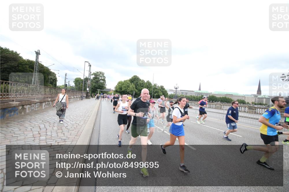 29.06.2025 - hella hamburg halbmarathon Jannik Wohlers http://msf.ph/oto/8499695 29.06.2025 10:56:48 Lombardsbrücke 2041, 2370, 2871, 3195, 3470, 3485, 3723, 3851, 4086, 4106, 4241, 4485, 4568, 4569, 4611, 4998, 5057, 5316, 5639, 6053, 6832, 6981, 7592, 7787, 7964, 8039, 8224, 8546, 8552, 8679, 8851, 8853, 9110, 9298, 9299, 9329, 9430, 9513, 9570, 9670, 9824, 10142, 10505, 10913, 10914, 11050, 11179, 11323, 11954, 12226, 12476, 12477, 12484, 12535, 12698, 12829, 12832, 12984, 13048, 13194, 13224, 13438, 13490, 13513, 13731, 13878, 13986, 14146, 14148, 14366, 14414, 14862, 15499 meine-sportfotos.de