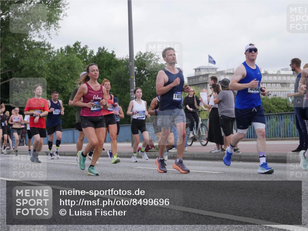 29.06.2025 - hella hamburg halbmarathon Luisa Fischer http://msf.ph/oto/8499696 29.06.2025 10:04:16 Kennedybrücke 2936, 1885, 9932, 1055, 13516, 1802, 4068, 1420, 1526, 1726, 2006, 2091, 2936, 4068, 4319, 4370, 6591, 6924, 7287, 7658, 7759, 8046, 8326, 8691, 9124, 9932, 10383 meine-sportfotos.de