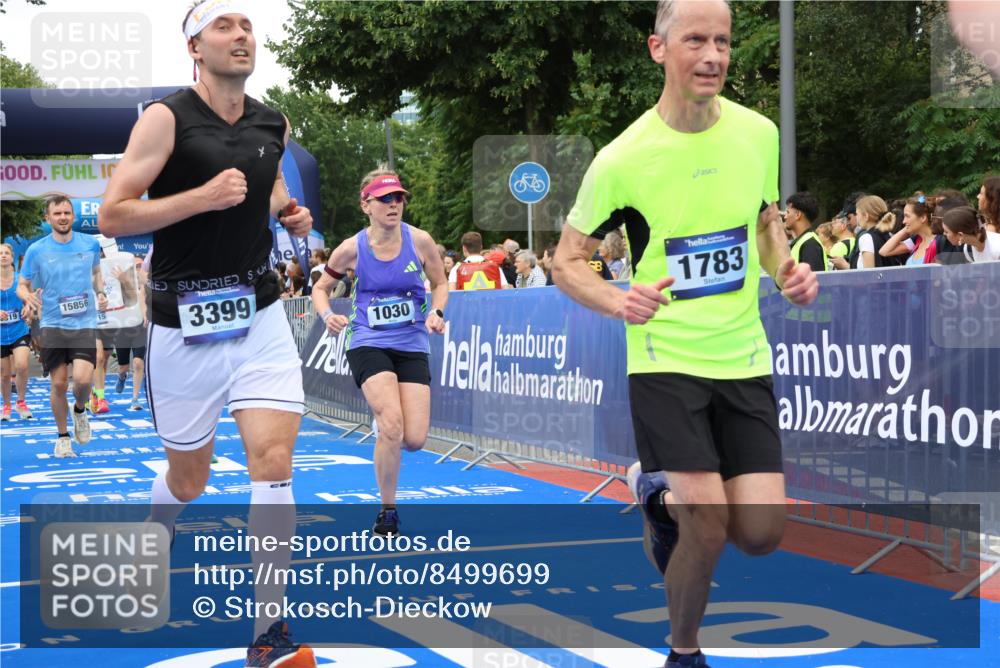 29.06.2025 - hella hamburg halbmarathon Strokosch-Dieckow http://msf.ph/oto/8499699 29.06.2025 10:53:34 Ziel 1030, 1061, 1098, 1499, 1502, 1783, 2058, 2070, 2630, 3399, 3819, 5399, 5866, 6628, 6762, 10549, 10895, 11068, 11588, 11589, 11604, 12632, 12909, 13865, 13912, 15061, 15113, 15441, 15497, 15856, 16092, 17482, 17710, 18143, 18450, 18612, 18666, 18715 meine-sportfotos.de
