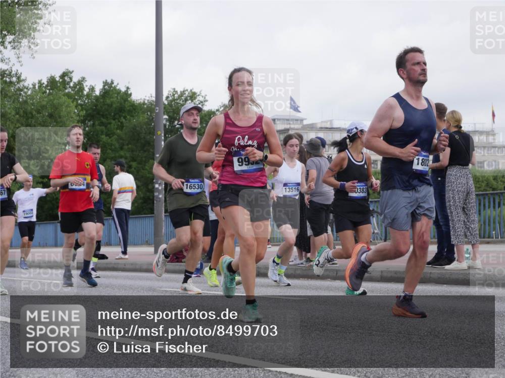 29.06.2025 - hella hamburg halbmarathon Luisa Fischer http://msf.ph/oto/8499703 29.06.2025 10:04:17 Kennedybrücke 67, 19002, 16530, 99, 13516, 0383, 1802, 1420, 1526, 1726, 2006, 2091, 2936, 3425, 4068, 4319, 4370, 6924, 7287, 7658, 8046, 8326, 8691, 9124, 9932, 10383 meine-sportfotos.de
