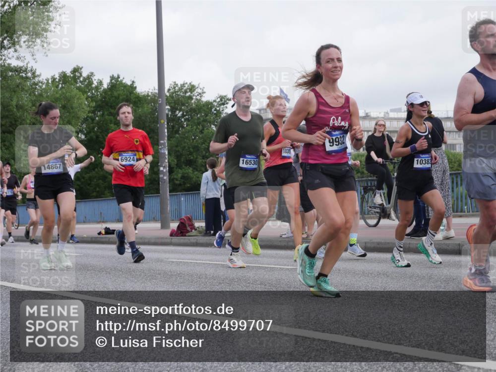 29.06.2025 - hella hamburg halbmarathon Luisa Fischer http://msf.ph/oto/8499707 29.06.2025 10:04:17 Kennedybrücke 1370, 14867, 6924, 16530, 1835, 9932, 10383, 1420, 1526, 1726, 2006, 2091, 2936, 3425, 4068, 4319, 4370, 6924, 7287, 7658, 8046, 8326, 8691, 9124, 9932, 10383 meine-sportfotos.de