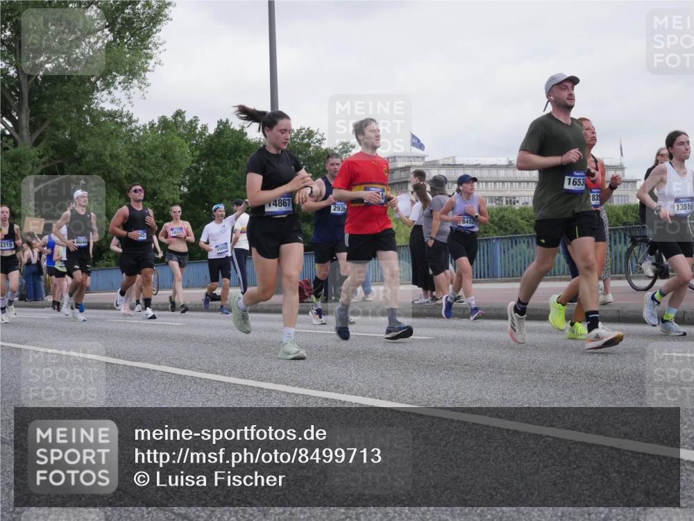 29.06.2025 - hella hamburg halbmarathon Luisa Fischer http://msf.ph/oto/8499713 29.06.2025 10:04:18 Kennedybrücke 4319, 8046, 19002, 14867, 2936, 8452, 1653, 835, 13516, 1420, 1526, 2006, 2091, 2936, 3425, 4068, 4319, 4370, 6924, 7287, 7658, 8046, 8691, 9124, 9932, 10383, 10576 meine-sportfotos.de