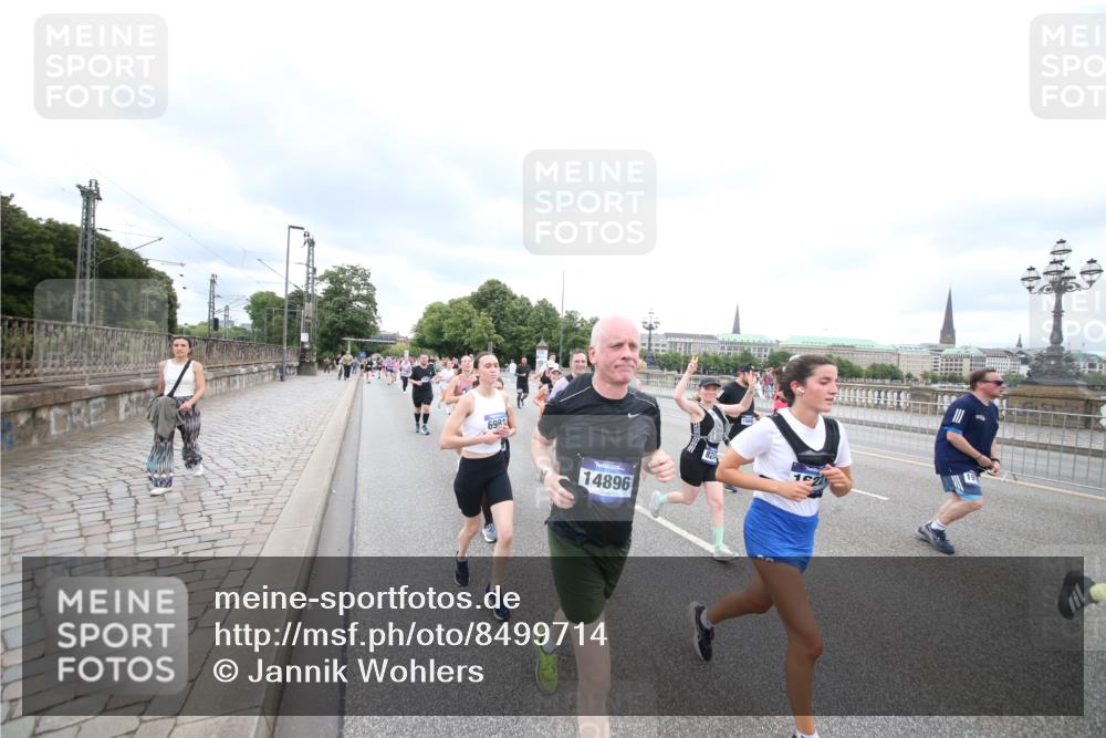 29.06.2025 - hella hamburg halbmarathon Jannik Wohlers http://msf.ph/oto/8499714 29.06.2025 10:56:48 Lombardsbrücke 2041, 2370, 2871, 3195, 3470, 3485, 3723, 3851, 4086, 4106, 4241, 4485, 4568, 4569, 4611, 4998, 5057, 5316, 5639, 6053, 6832, 6981, 7592, 7787, 7964, 8039, 8224, 8546, 8552, 8679, 8851, 8853, 9110, 9298, 9299, 9329, 9430, 9513, 9570, 9670, 9824, 10142, 10505, 10913, 10914, 11050, 11179, 11323, 11954, 12226, 12476, 12477, 12484, 12535, 12698, 12829, 12832, 12984, 13048, 13194, 13224, 13438, 13490, 13513, 13731, 13878, 13986, 14146, 14148, 14366, 14414, 14862, 15499 meine-sportfotos.de