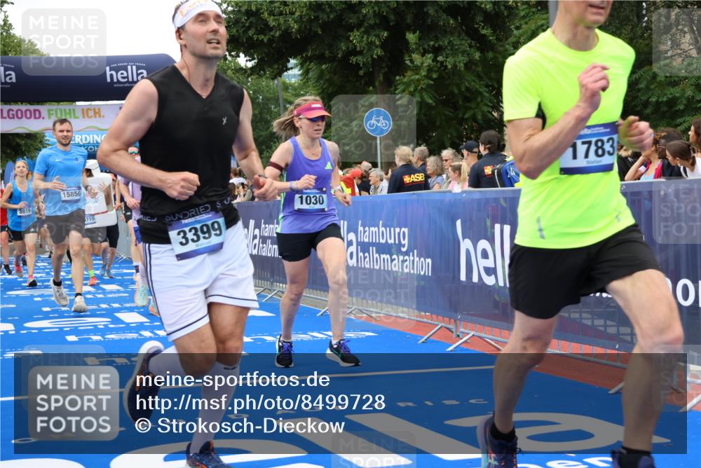 29.06.2025 - hella hamburg halbmarathon Strokosch-Dieckow http://msf.ph/oto/8499728 29.06.2025 10:53:34 Ziel 1030, 1061, 1098, 1499, 1502, 1783, 2058, 2070, 2630, 3399, 3819, 5399, 5866, 6628, 6762, 10549, 10895, 11068, 11588, 11589, 11604, 12632, 12909, 13865, 13912, 15061, 15113, 15441, 15497, 15856, 16092, 17482, 17710, 18143, 18450, 18612, 18666, 18715 meine-sportfotos.de