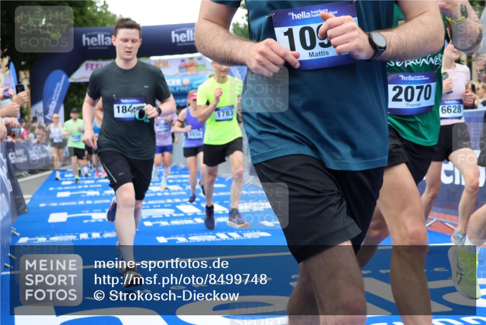 29.06.2025 - hella hamburg halbmarathon Strokosch-Dieckow http://msf.ph/oto/8499748 29.06.2025 10:53:33 Ziel 1030, 1061, 1098, 1499, 1502, 1783, 2058, 2070, 2630, 3399, 3819, 5399, 5866, 6628, 6762, 10549, 10895, 11068, 11588, 11589, 11604, 12632, 12909, 13865, 13912, 15061, 15113, 15441, 15497, 15856, 16092, 17710, 18143, 18450, 18612, 18666, 18715 meine-sportfotos.de