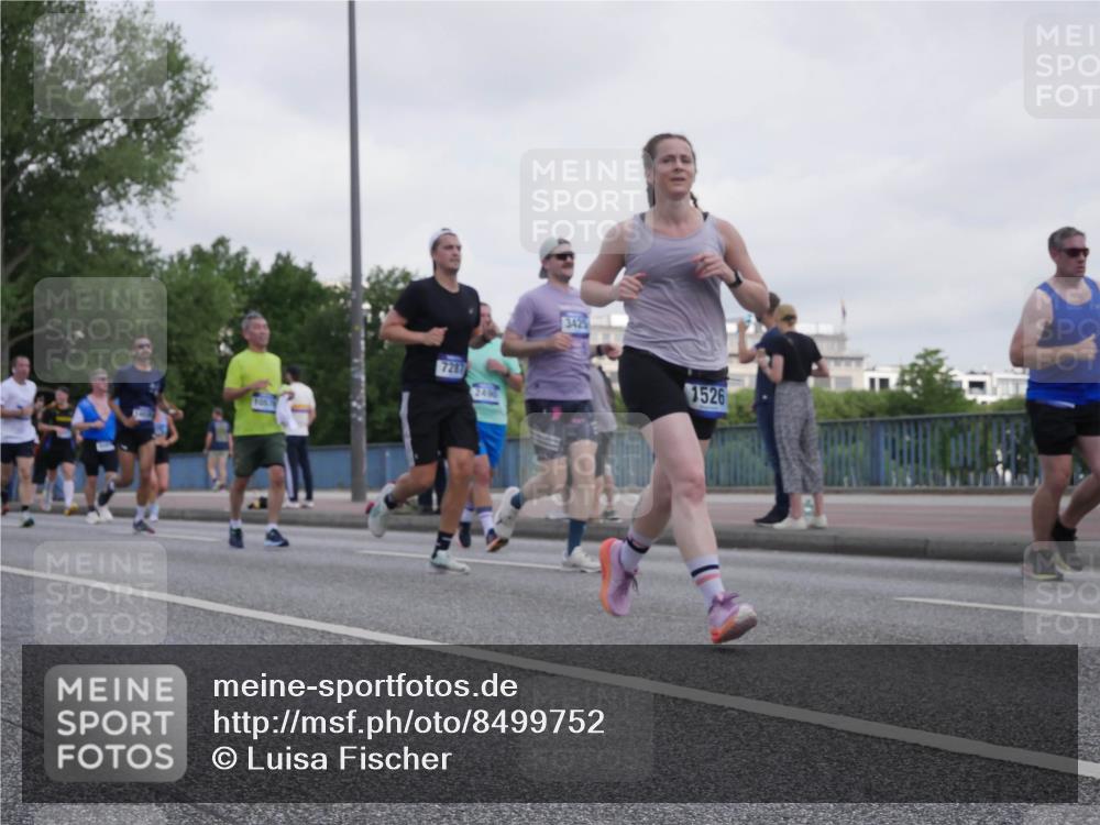 29.06.2025 - hella hamburg halbmarathon Luisa Fischer http://msf.ph/oto/8499752 29.06.2025 10:04:26 Kennedybrücke 7287, 3425, 1526, 1526, 2091, 2167, 2490, 3425, 3976, 4370, 5675, 6087, 6281, 6302, 7287, 7658, 8030, 8392, 8822, 10281, 10301, 10576 meine-sportfotos.de