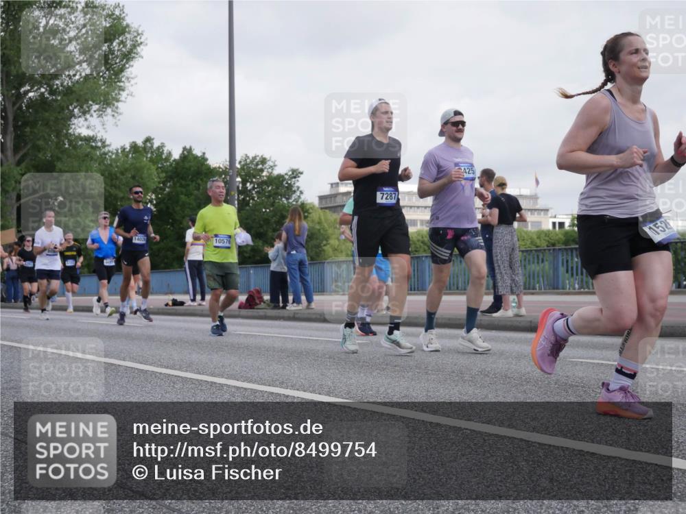 29.06.2025 - hella hamburg halbmarathon Luisa Fischer http://msf.ph/oto/8499754 29.06.2025 10:04:26 Kennedybrücke 14026, 10576, 7287, 425, 152, 1526, 2091, 2167, 2490, 3425, 3976, 4370, 5675, 6087, 6281, 6302, 7287, 7658, 8030, 8392, 8822, 10281, 10301, 10576 meine-sportfotos.de