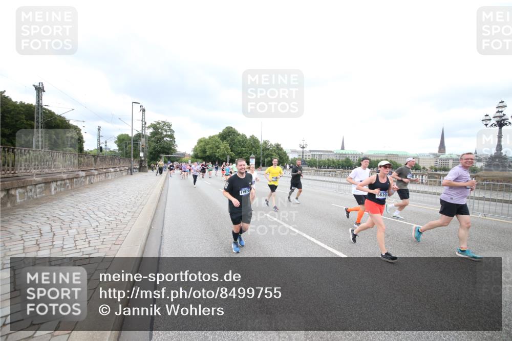 29.06.2025 - hella hamburg halbmarathon Jannik Wohlers http://msf.ph/oto/8499755 29.06.2025 10:56:50 Lombardsbrücke 2041, 2370, 2871, 3195, 3470, 3723, 3851, 4086, 4106, 4241, 4485, 4611, 4998, 5057, 5316, 5639, 5738, 6053, 6832, 6981, 7592, 7728, 7787, 8039, 8224, 8287, 8546, 8552, 8679, 8851, 8853, 9110, 9298, 9299, 9329, 9430, 9513, 9570, 9670, 9824, 10142, 10505, 10913, 10914, 11050, 11179, 11323, 11954, 12226, 12306, 12396, 12476, 12477, 12484, 12535, 12698, 12832, 12984, 13048, 13224, 13438, 13490, 13513, 13697, 13731, 13878, 13986, 14146, 14148, 14366, 14414, 14862 meine-sportfotos.de